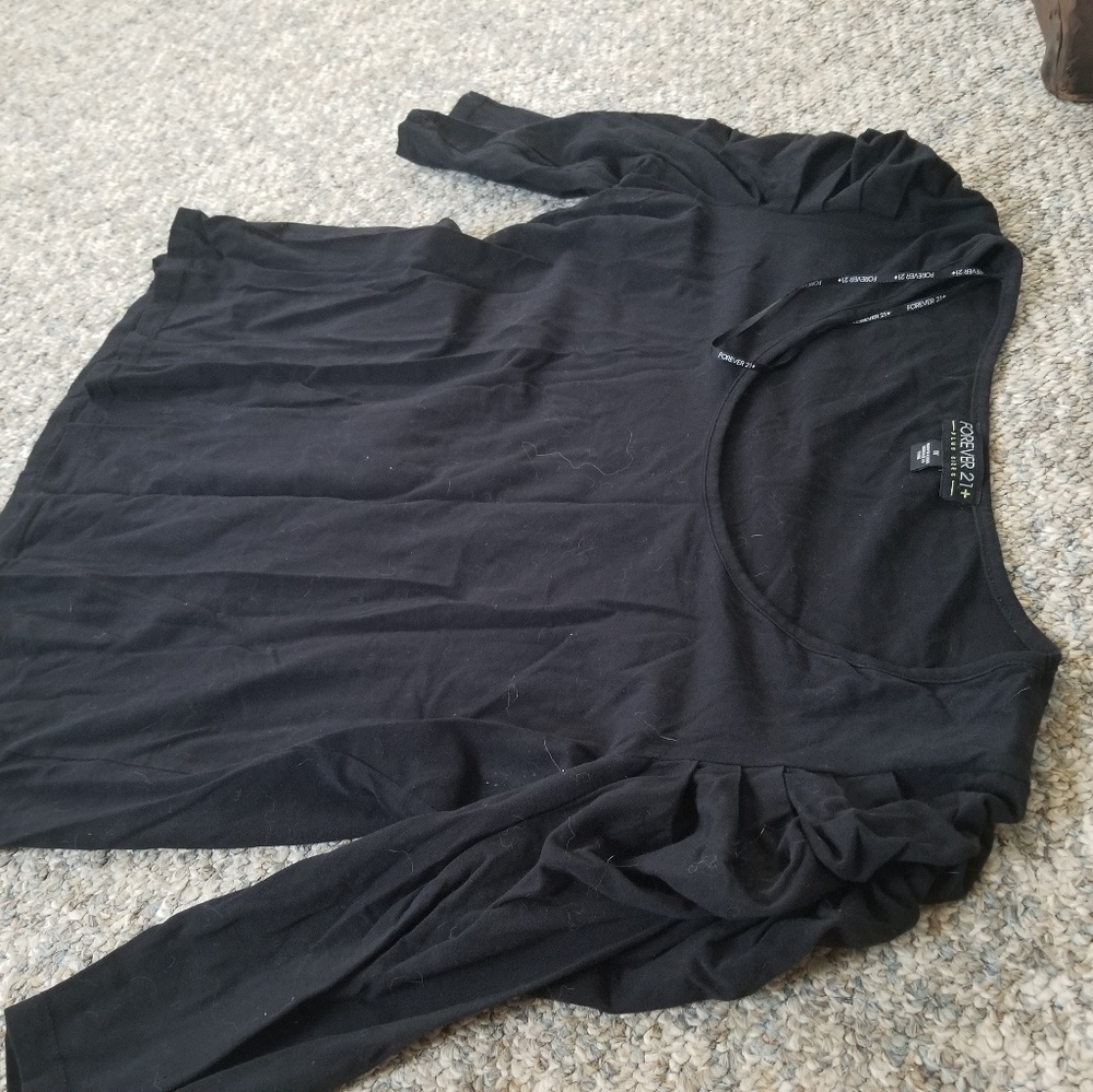Black mid length sleeve shirt